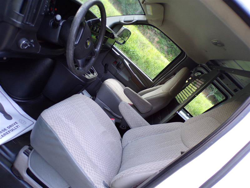Used 2012 Chevrolet Express 2500 RWD image 15