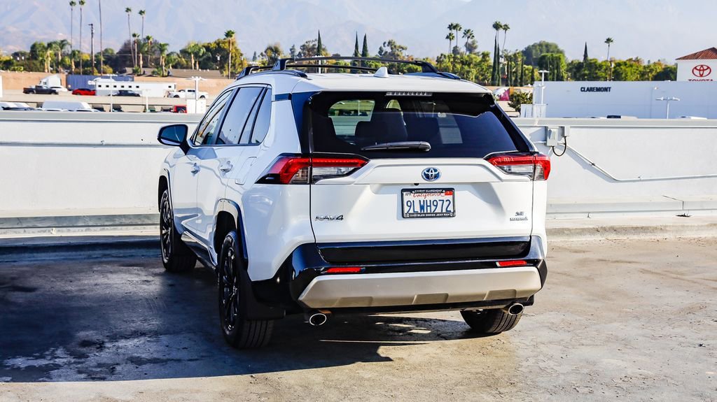 Used 2024 Toyota RAV4 SE image 7