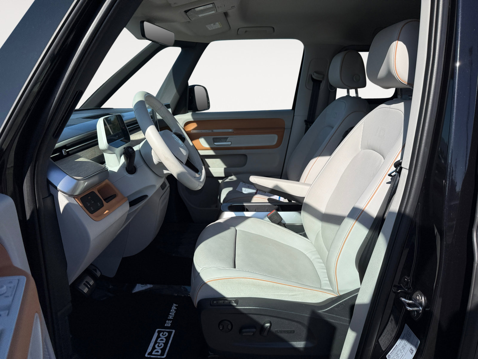 Certified 2025 Volkswagen ID. Buzz Pro S Plus RWD image 10