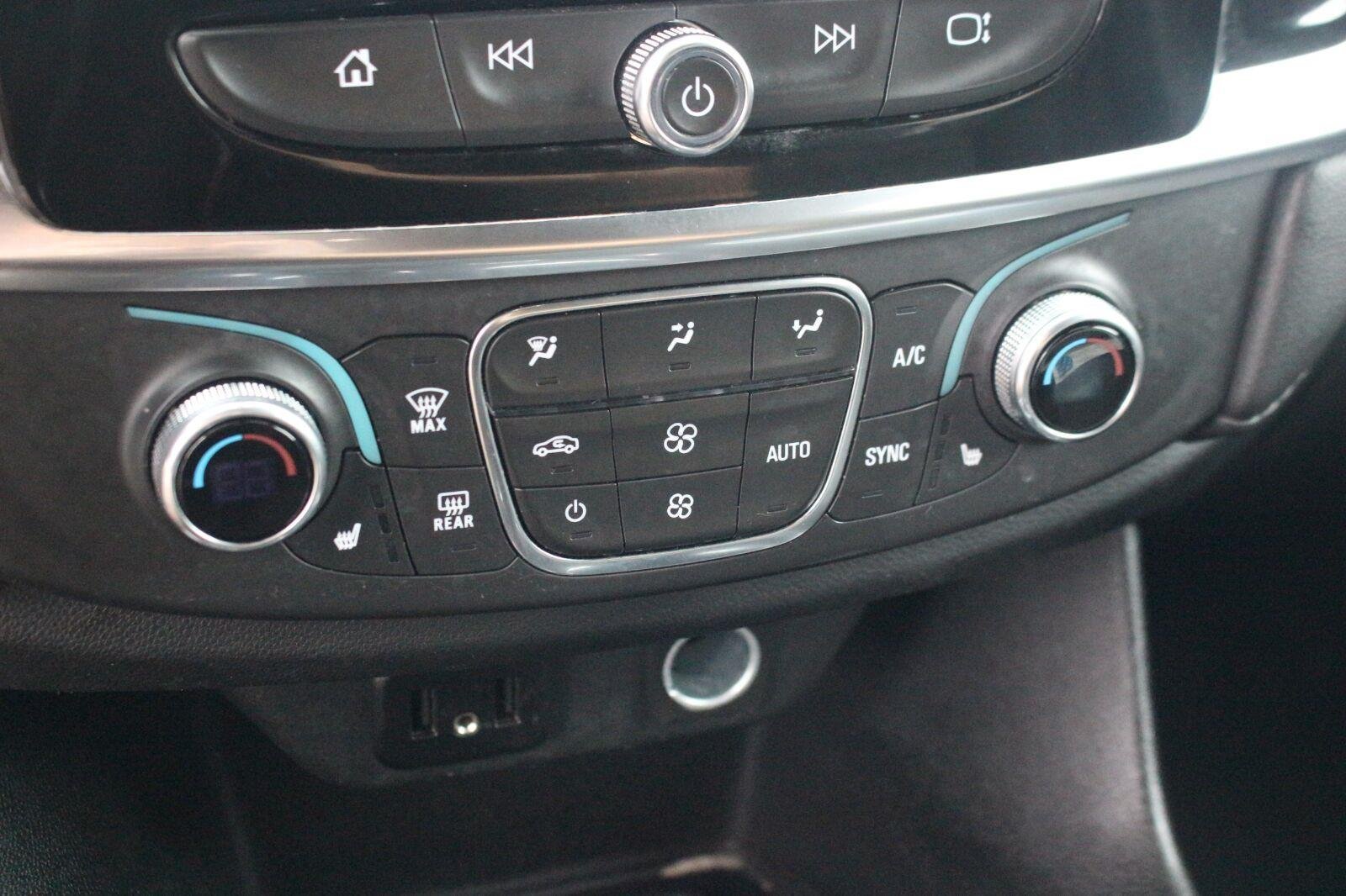 Used 2023 Chevrolet Traverse LT w/ LPO, Cargo Package AWD/4WD image 27