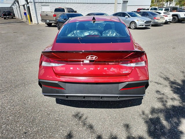 New 2025 Hyundai Elantra SEL image 4