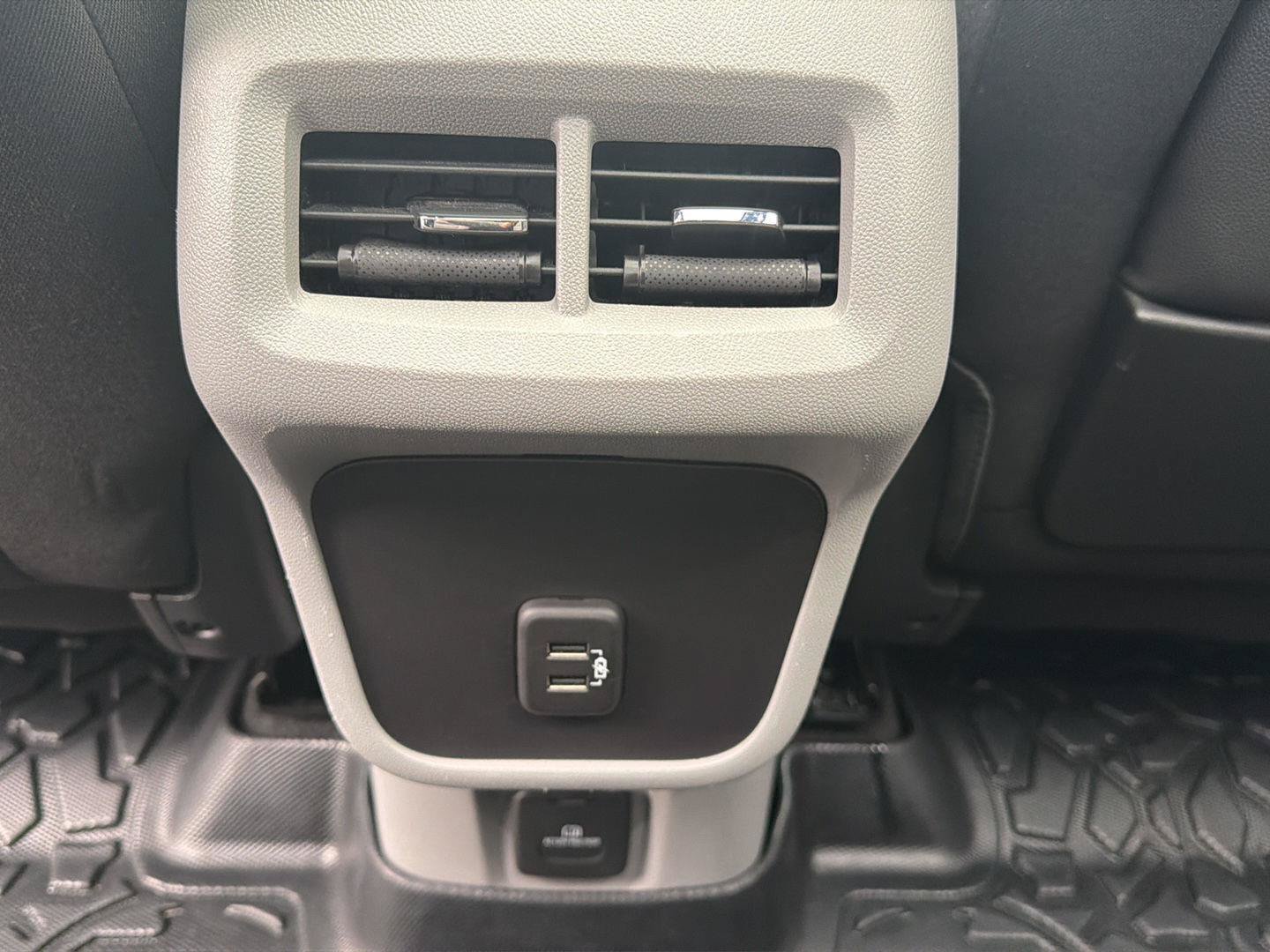 Certified 2024 GMC Terrain SLE w/ Driver Convenience Package FWD image 17