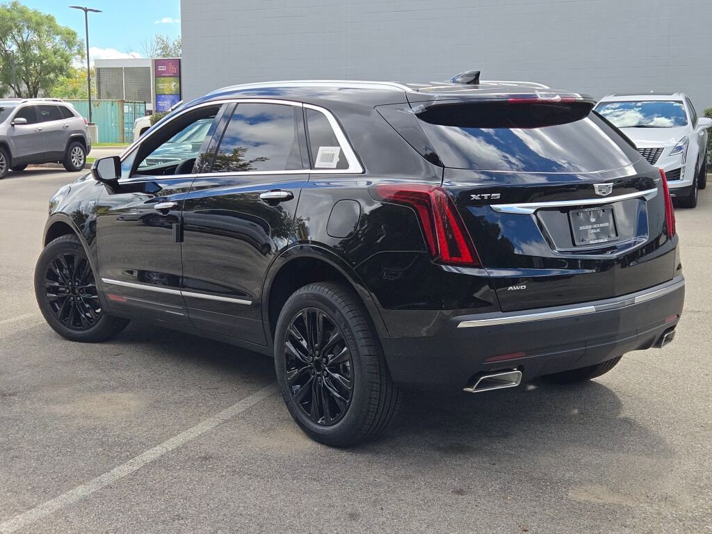 New 2025 Cadillac XT5 Luxury w/ LPO, Red Accent Package image 14