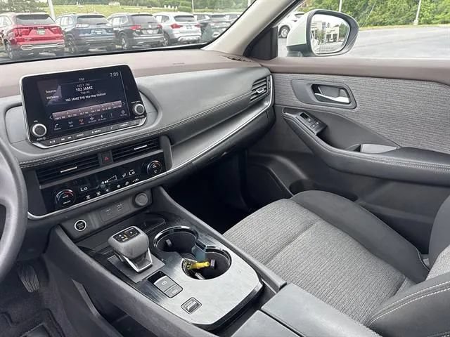 Used 2023 Nissan Rogue SV FWD image 12
