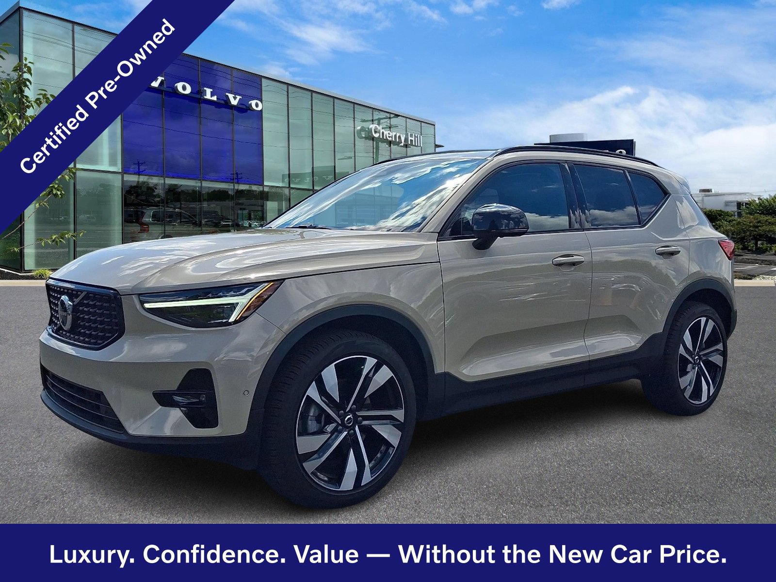 Certified 2025 Volvo XC40 B5 Ultra AWD/4WD image 3