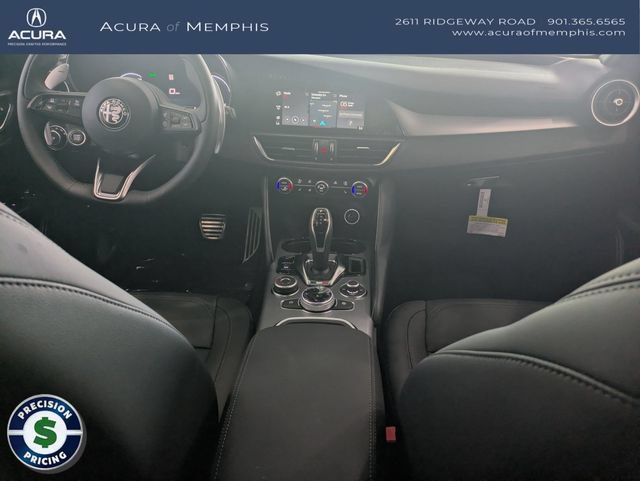 Used 2025 Alfa Romeo Giulia AWD w/ Driving Assist Package image 24