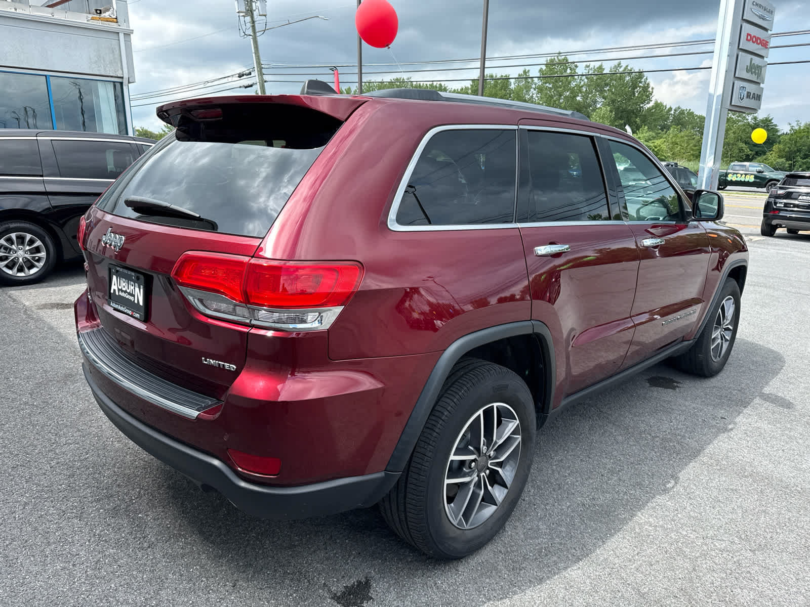 Used 2019 Jeep Grand Cherokee Limited w/ Luxury Group II AWD/4WD image 3