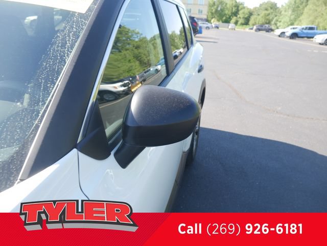 Used 2024 Nissan Rogue S FWD image 11