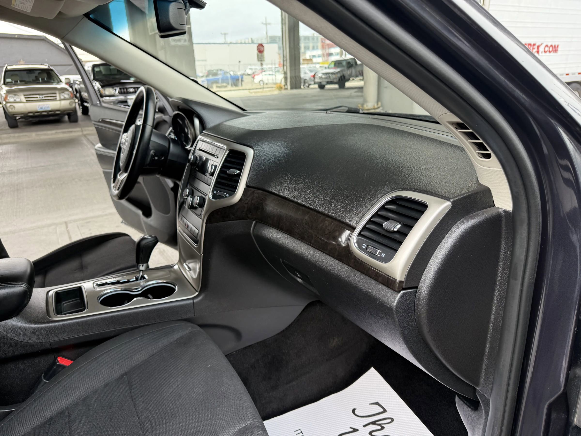 Used 2013 Jeep Grand Cherokee Laredo w/ Laredo E Group image 25