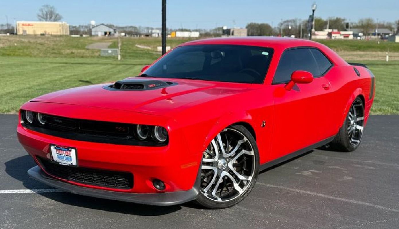 Used 2016 Dodge Challenger R/T Scat Pack image 1