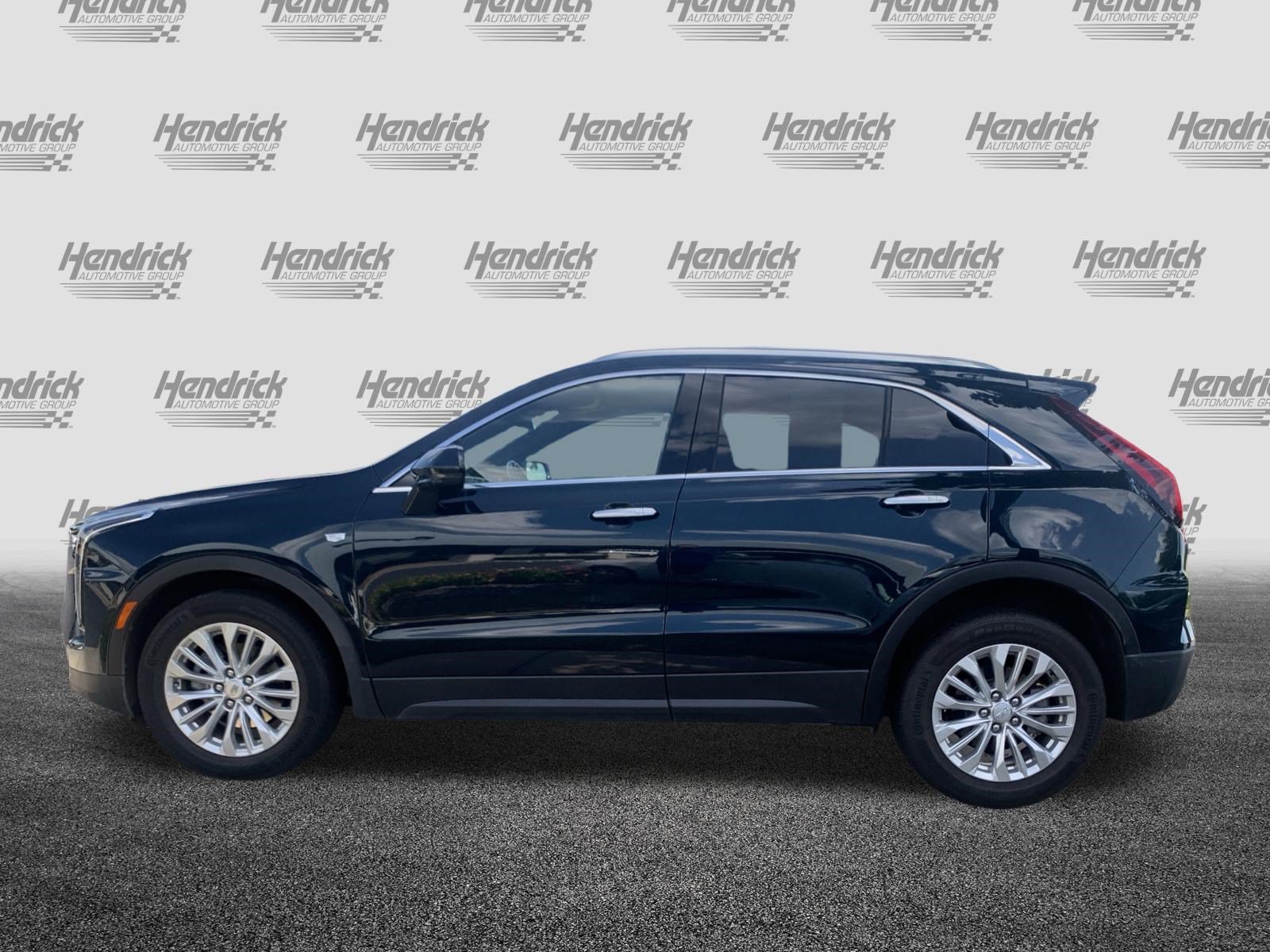 Used 2024 Cadillac XT4 Luxury w/ Cold Weather Package FWD image 7