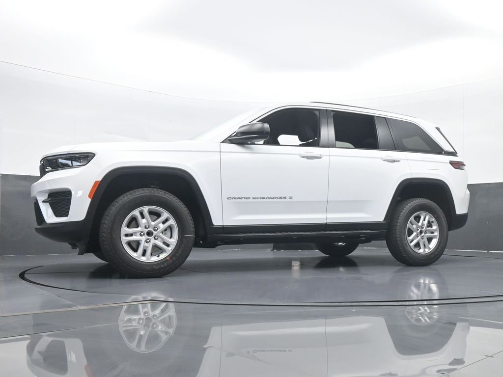 Used 2025 Jeep Grand Cherokee Laredo image 50