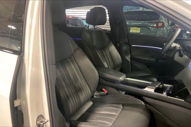 Used 2024 Audi Q8 e-tron Prestige w/ Prestige Package image 7