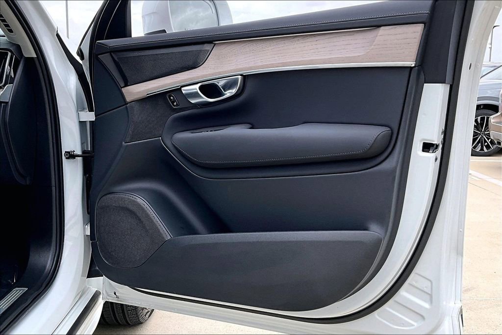 Certified 2025 Volvo XC90 T8 Plus w/ Protection Package Premier image 26