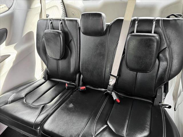Used 2024 Chrysler Pacifica Touring-L image 18