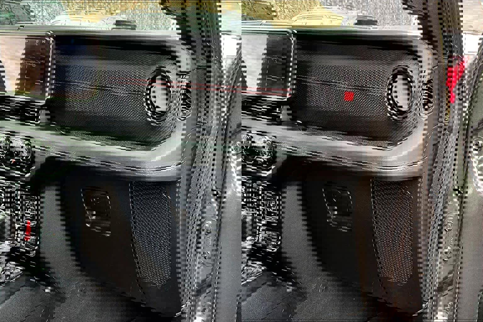 Used 2024 Jeep Wrangler Unlimited Rubicon w/ Technology Group image 17