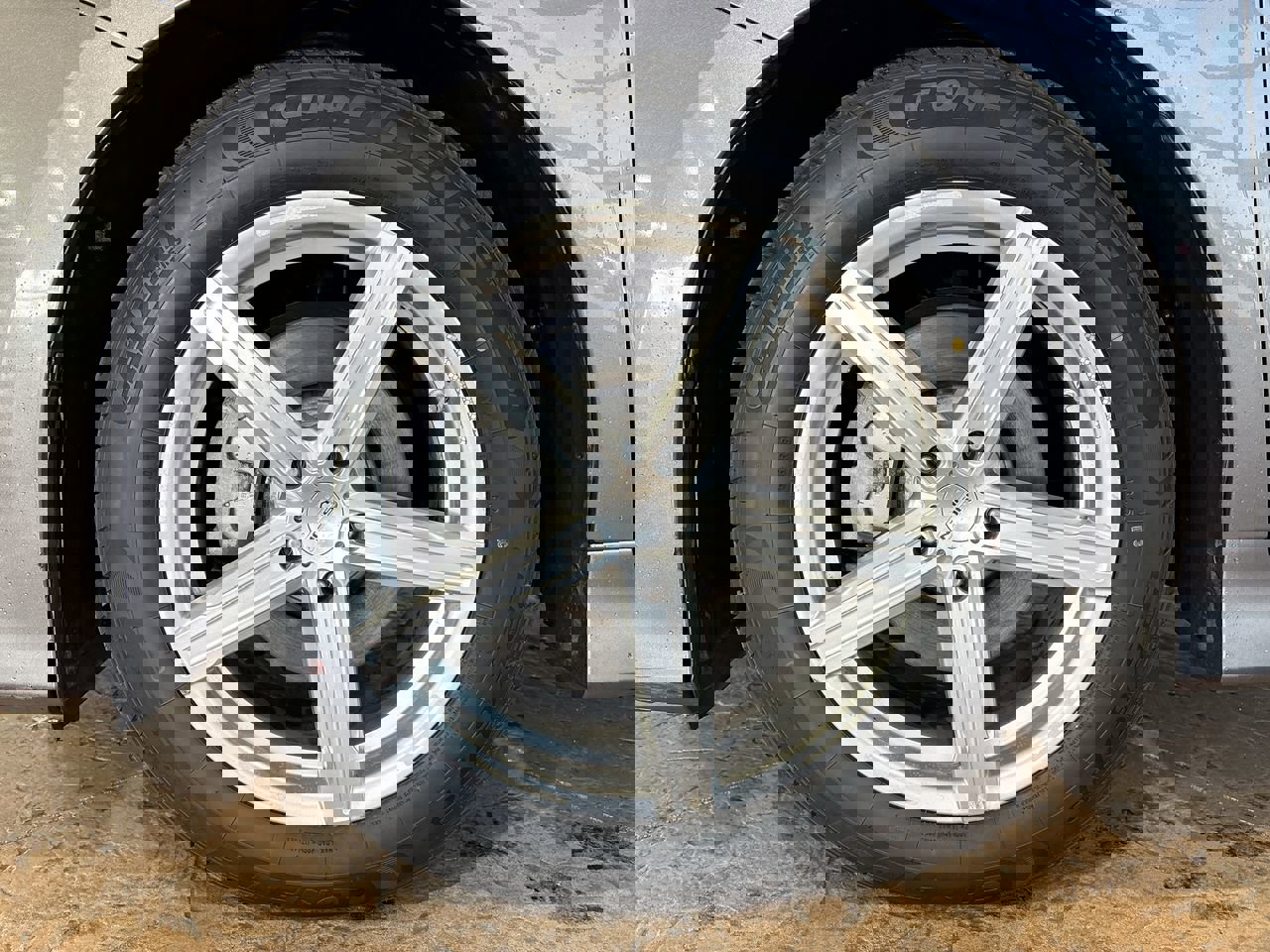 Used 2018 Toyota Sienna SE image 10