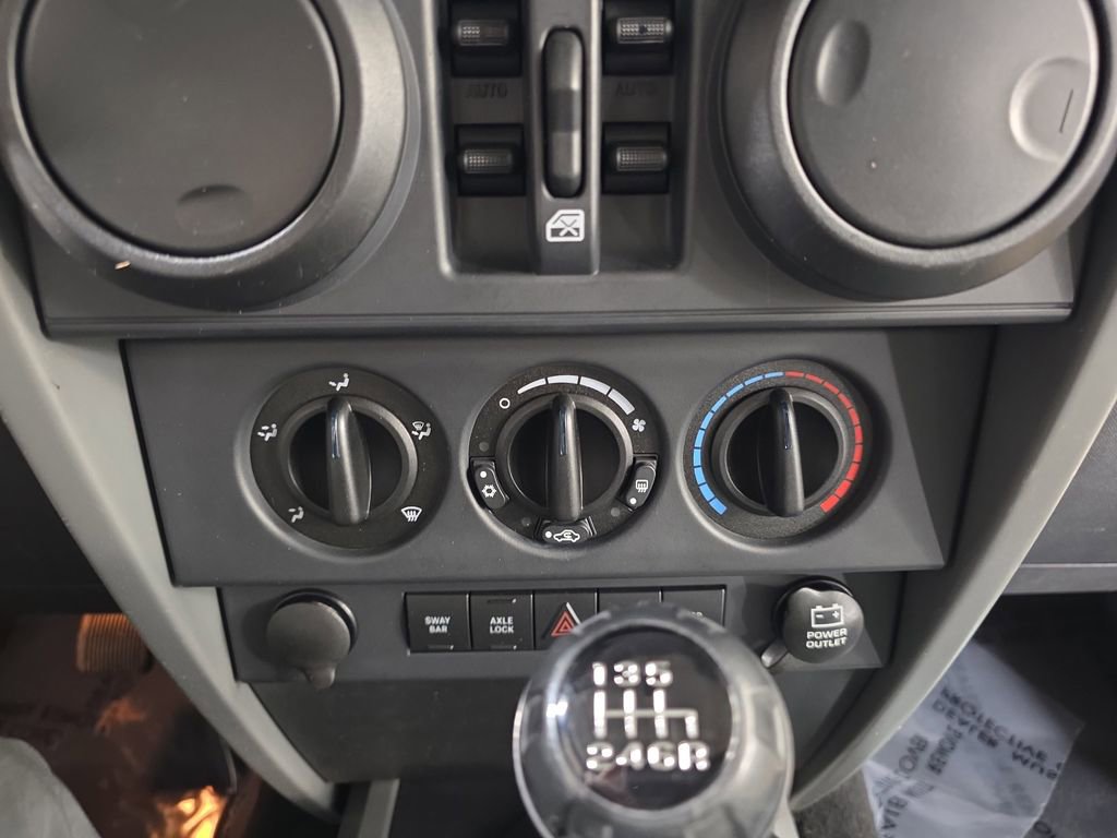 Used 2007 Jeep Wrangler Unlimited Rubicon w/ Dual Top Group image 19