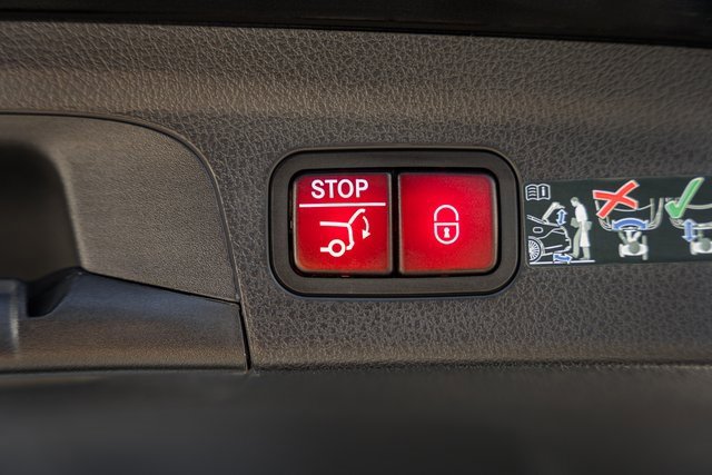 Certified 2025 Mercedes-Benz GLE 450e 4MATIC image 12