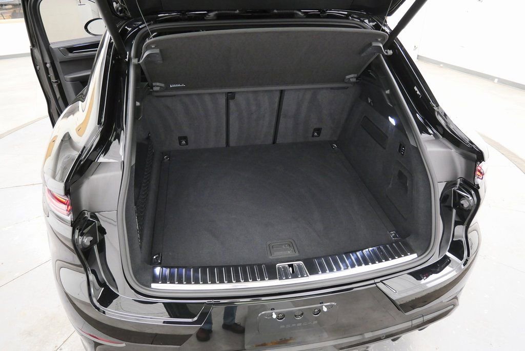Used 2025 Porsche Cayenne GTS image 38