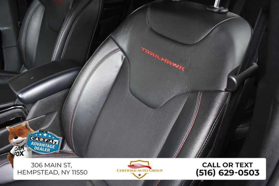Used 2025 Jeep Compass Trailhawk AWD/4WD image 10