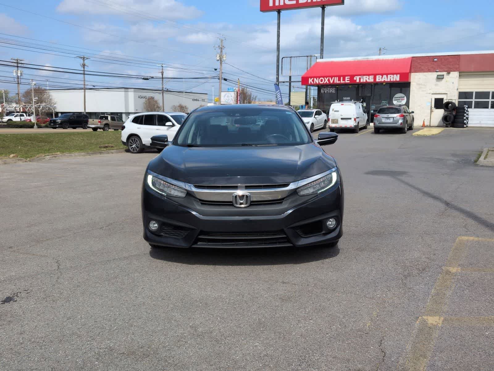 Used 2018 Honda Civic Touring image 3