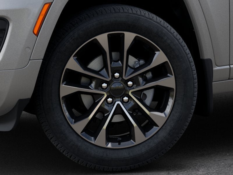 New 2025 Jeep Grand Cherokee Overland w/ Adv Protech Group III AWD/4WD image 38