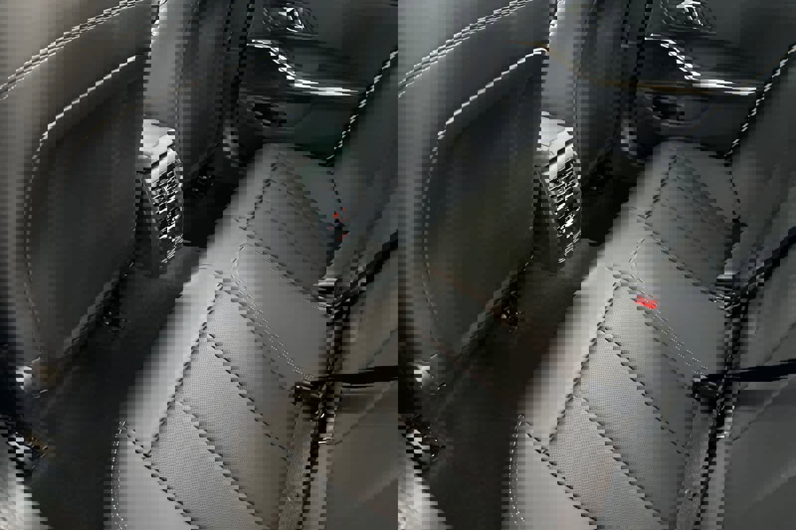 Used 2025 BMW 330i xDrive Sedan w/ Convenience Package image 4