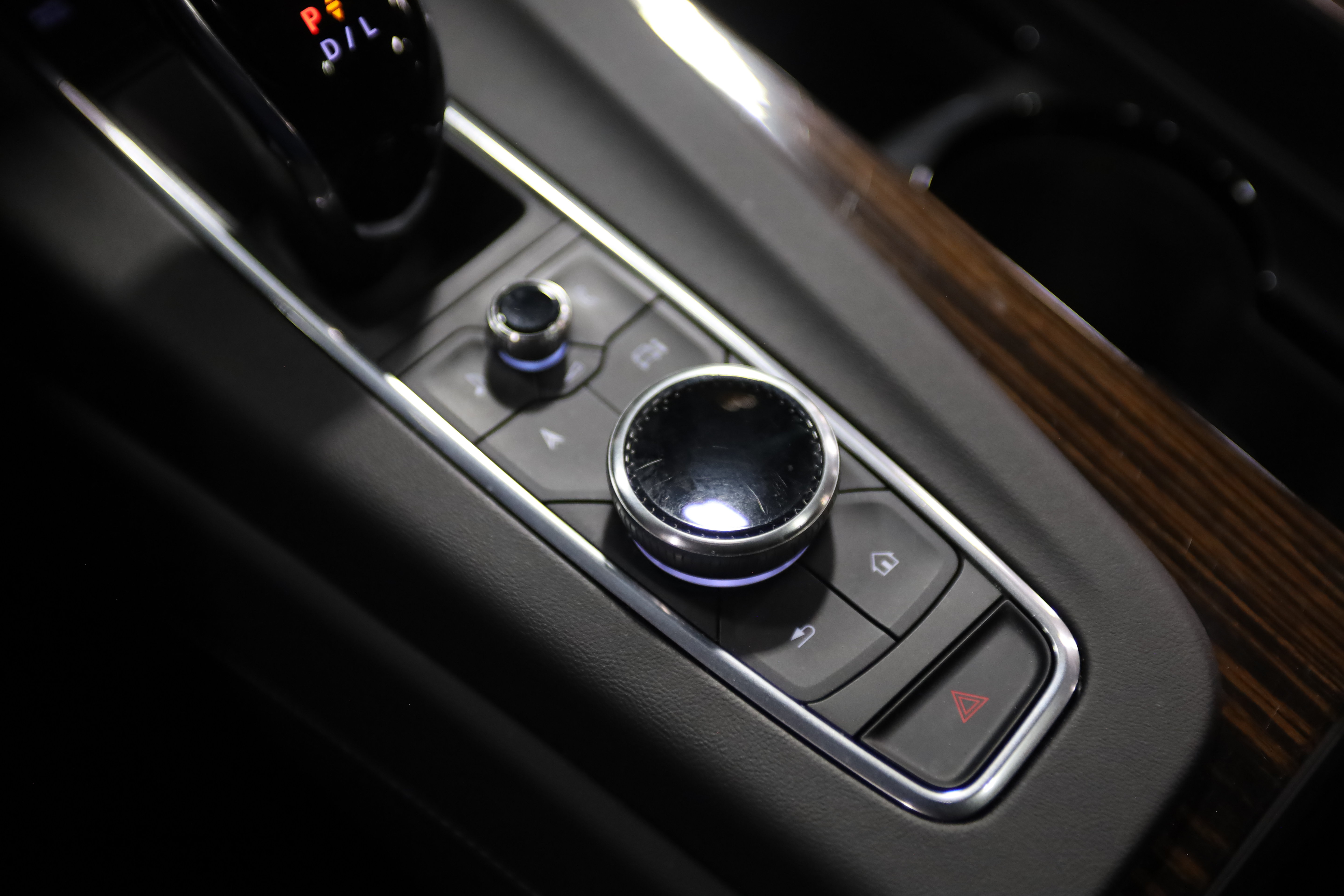 Used 2021 Cadillac Escalade Premium Luxury w/ Driver Assist Tech Package AWD/4WD image 33