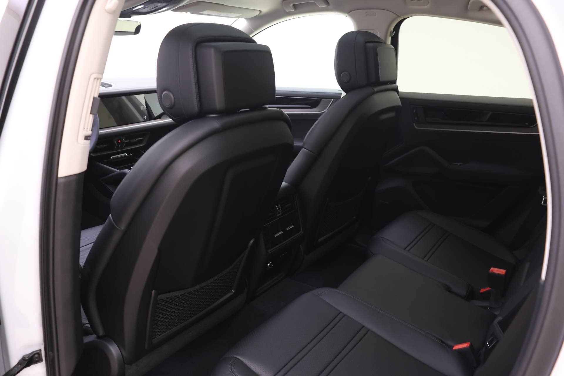 Used 2024 Porsche Cayenne Coupe image 14