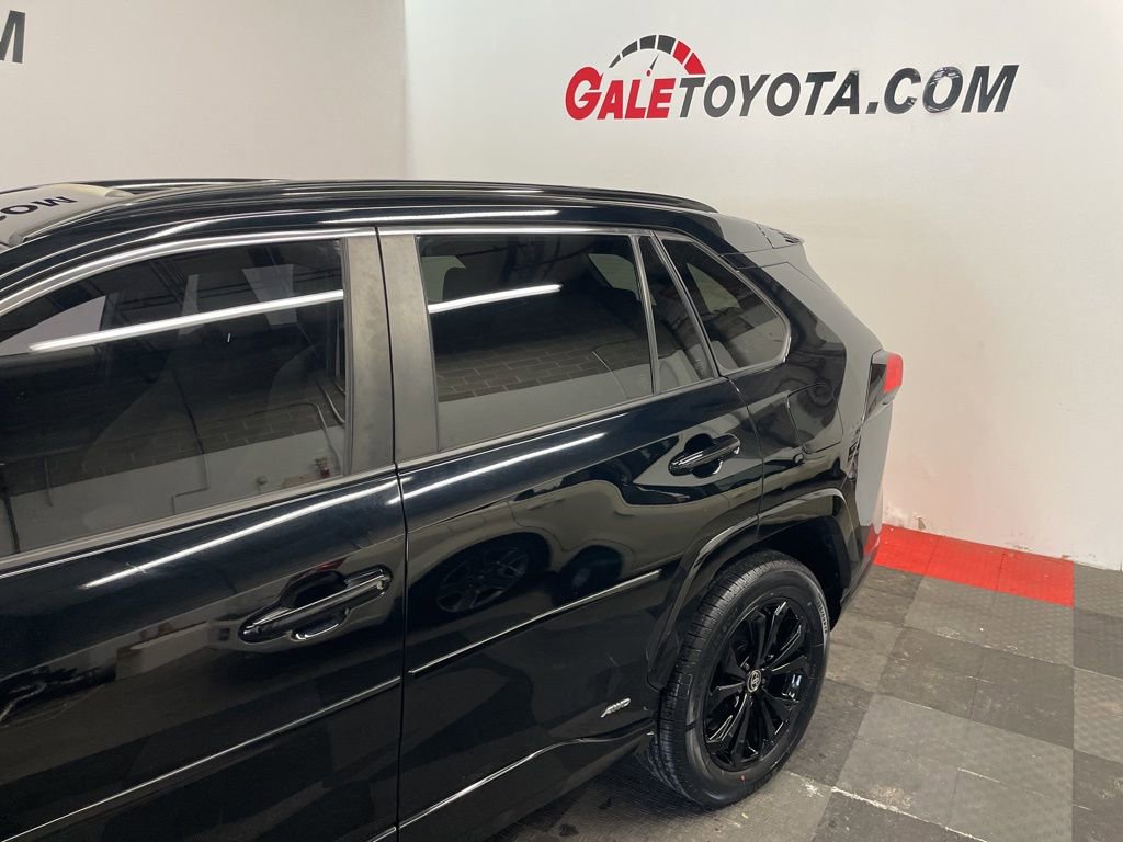 Used 2022 Toyota RAV4 SE w/ Convenience Package image 5