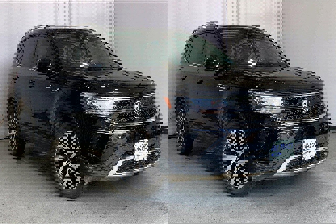 Used 2022 Volkswagen Taos SE w/ Panoramic Sunroof Package