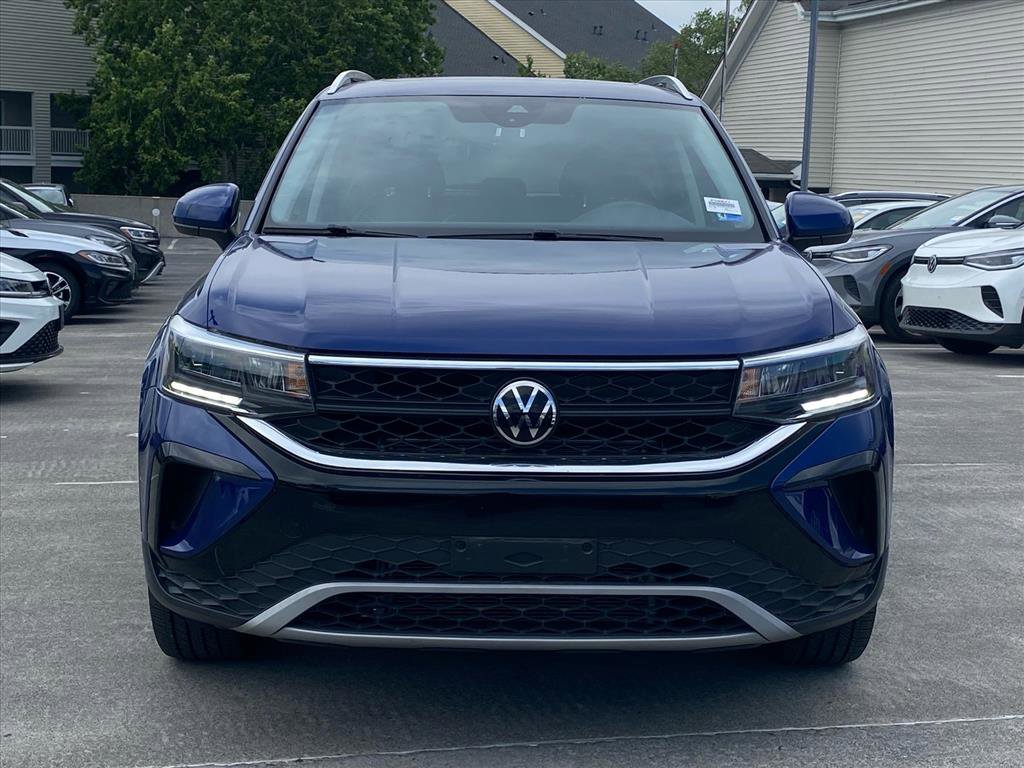 Certified 2023 Volkswagen Taos SE w/ Panoramic Sunroof Package AWD/4WD image 4