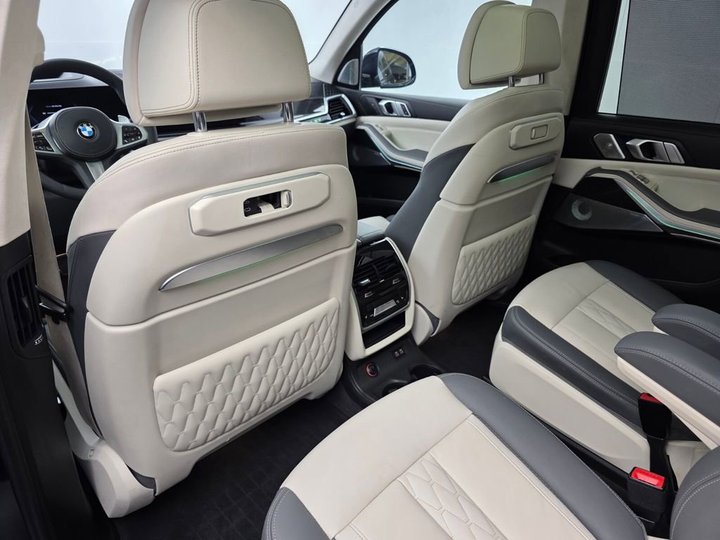 Used 2024 BMW X7 xDrive40i w/ M Sport Package AWD/4WD image 15
