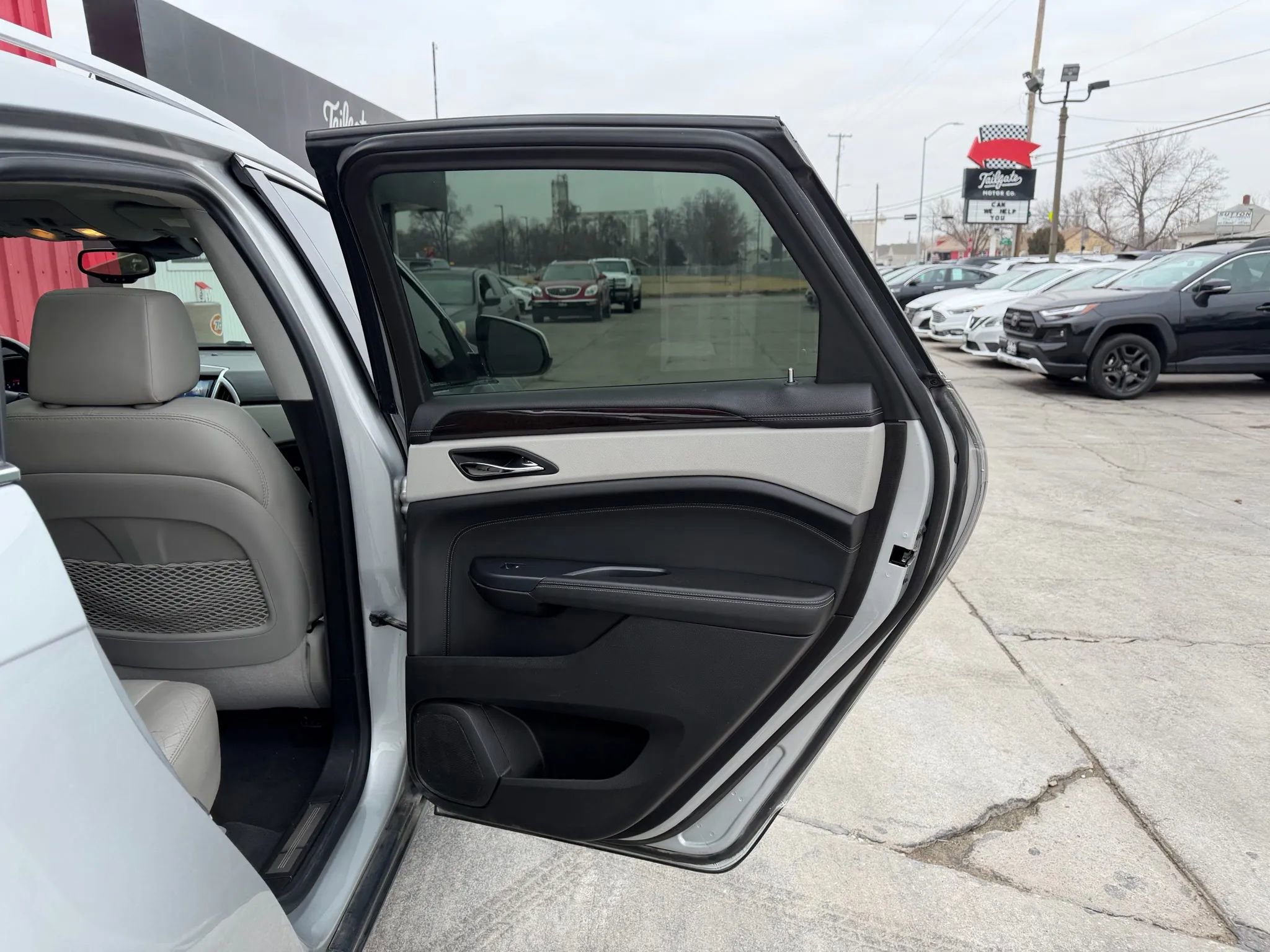 Used 2013 Cadillac SRX Luxury w/ Driver Awareness Package FWD image 15
