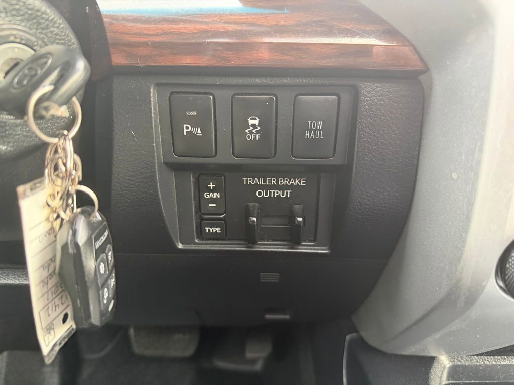 Used 2017 Toyota Tundra Limited w/ Limited Premium Package AWD/4WD image 17