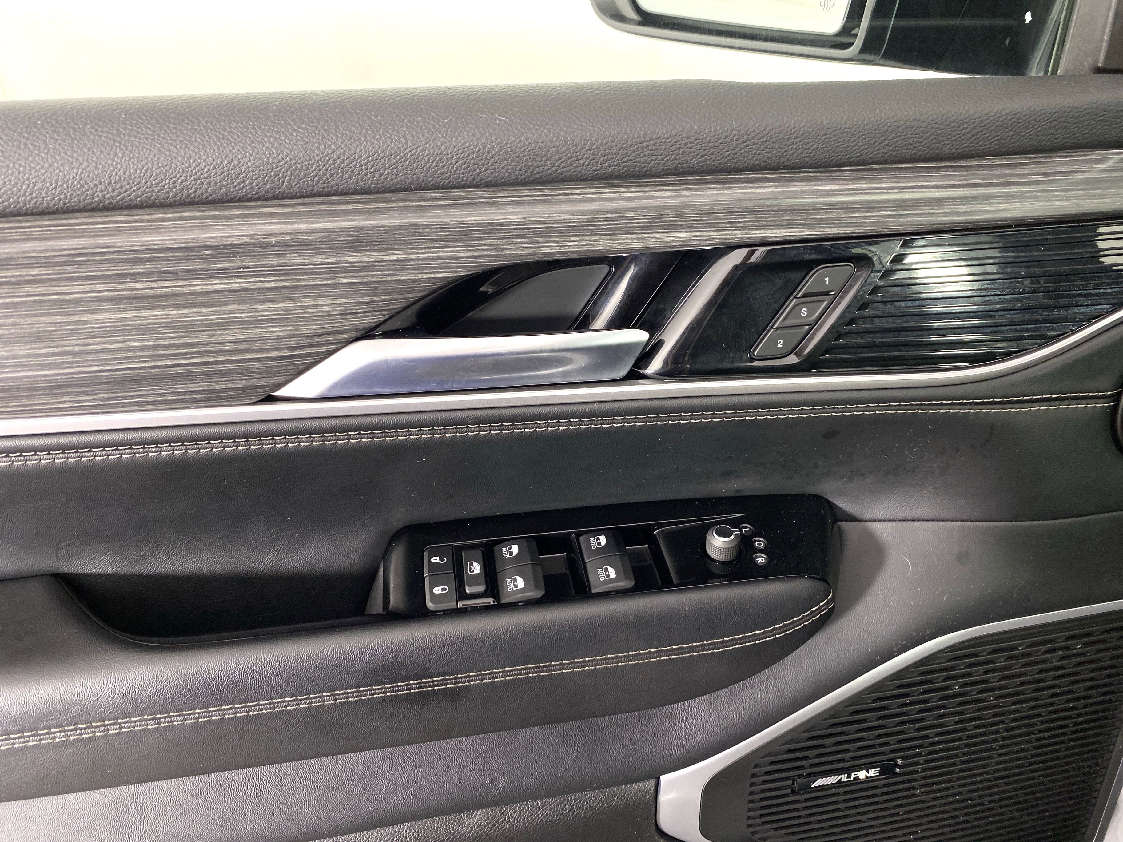 Used 2024 Jeep Wagoneer L Series II w/ Flexible Seating Group image 14