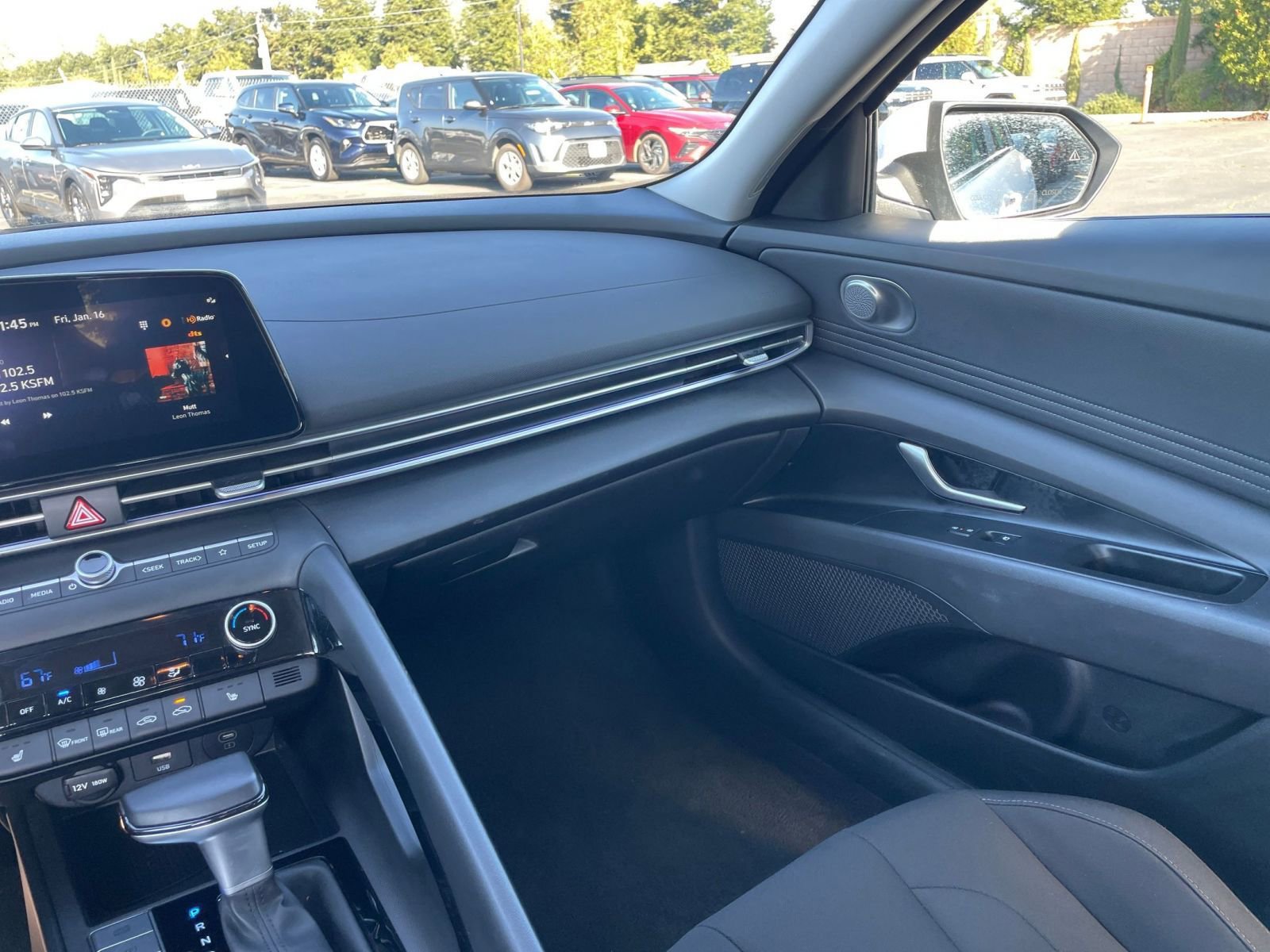 Used 2025 Hyundai Elantra SEL image 35