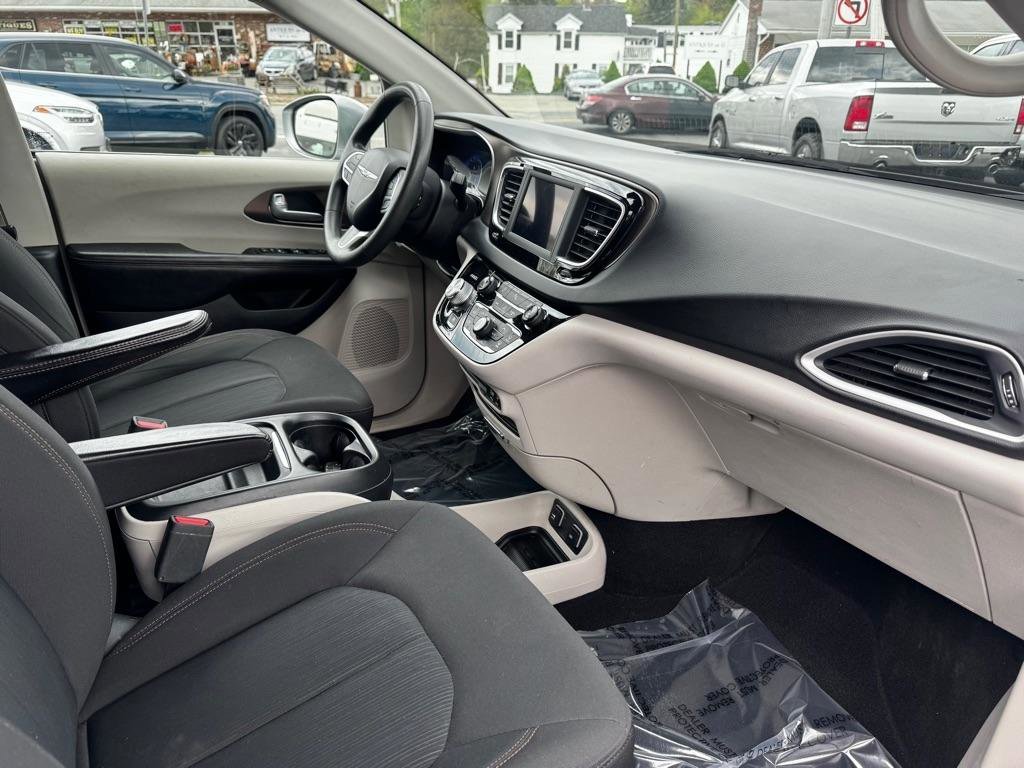 Used 2018 Chrysler Pacifica Touring Plus FWD image 16
