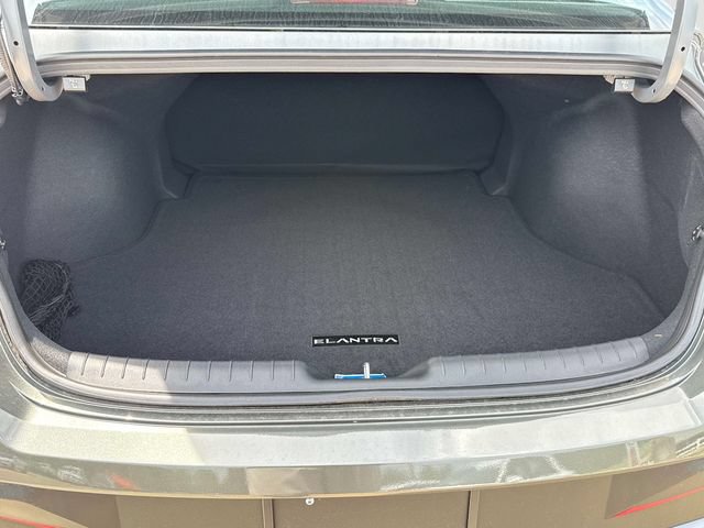 New 2026 Hyundai Elantra SEL FWD image 17