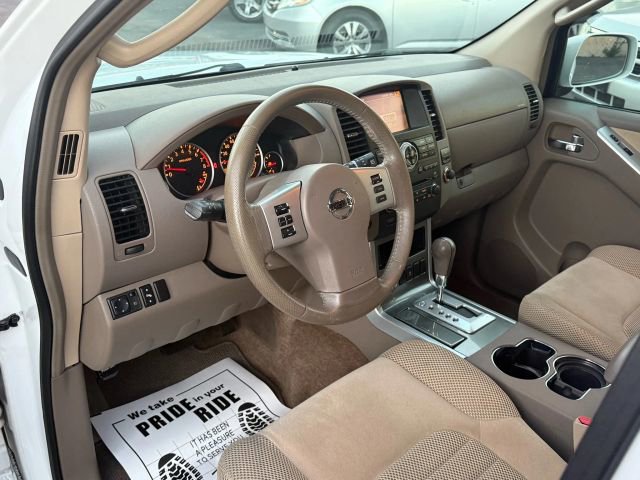 Used 2011 Nissan Pathfinder SV image 13