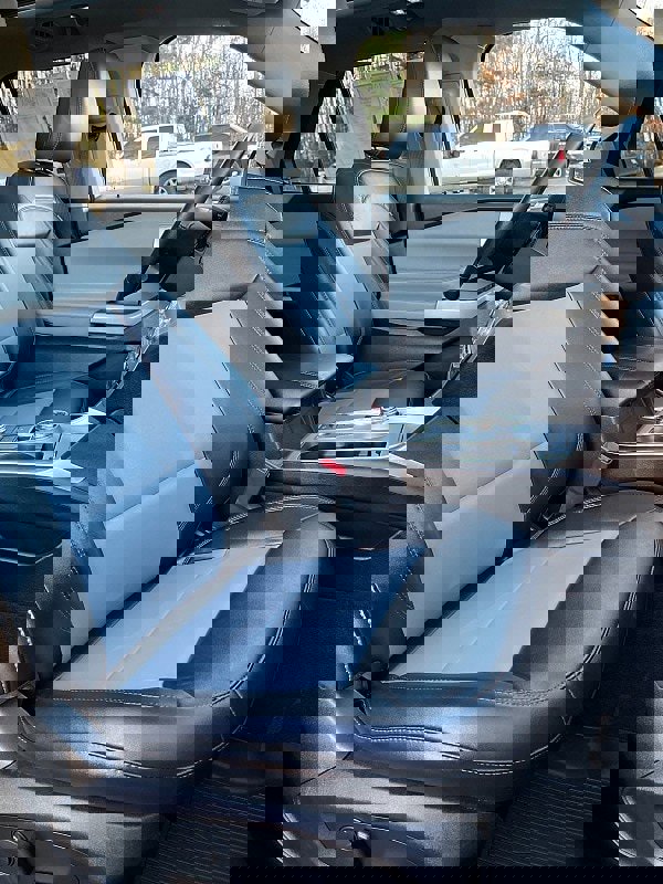 Used 2022 Ford Explorer XLT w/ Equipment Group 202A image 13