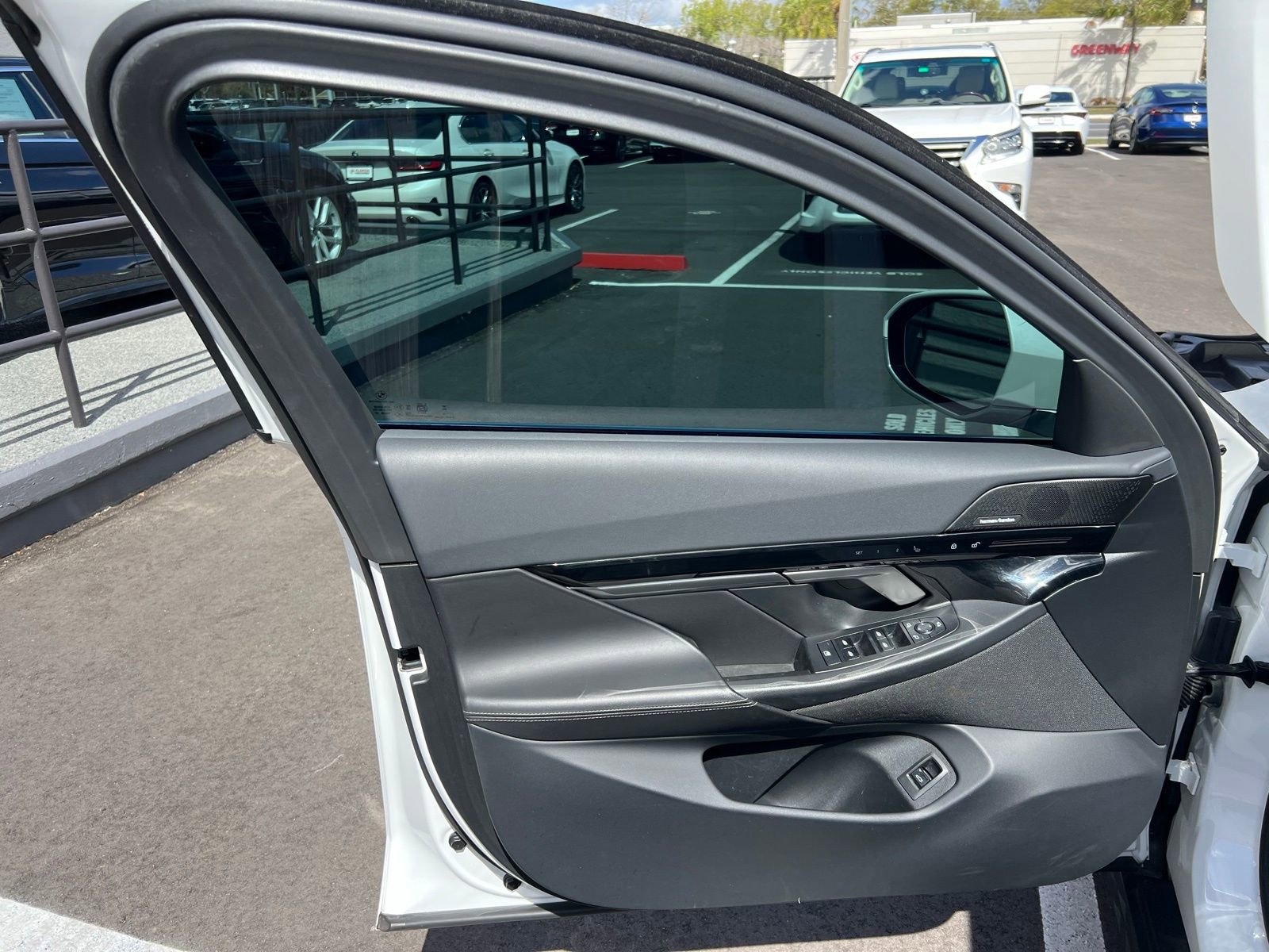 Used 2024 BMW 530i image 27