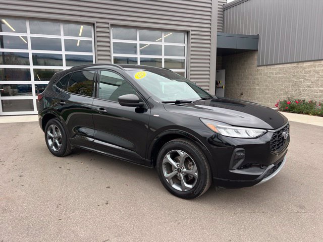 Used 2024 Ford Escape ST-Line w/ Tech Pack #1 AWD/4WD image 3