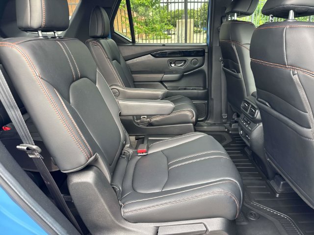 Used 2025 Honda Pilot TrailSport image 10