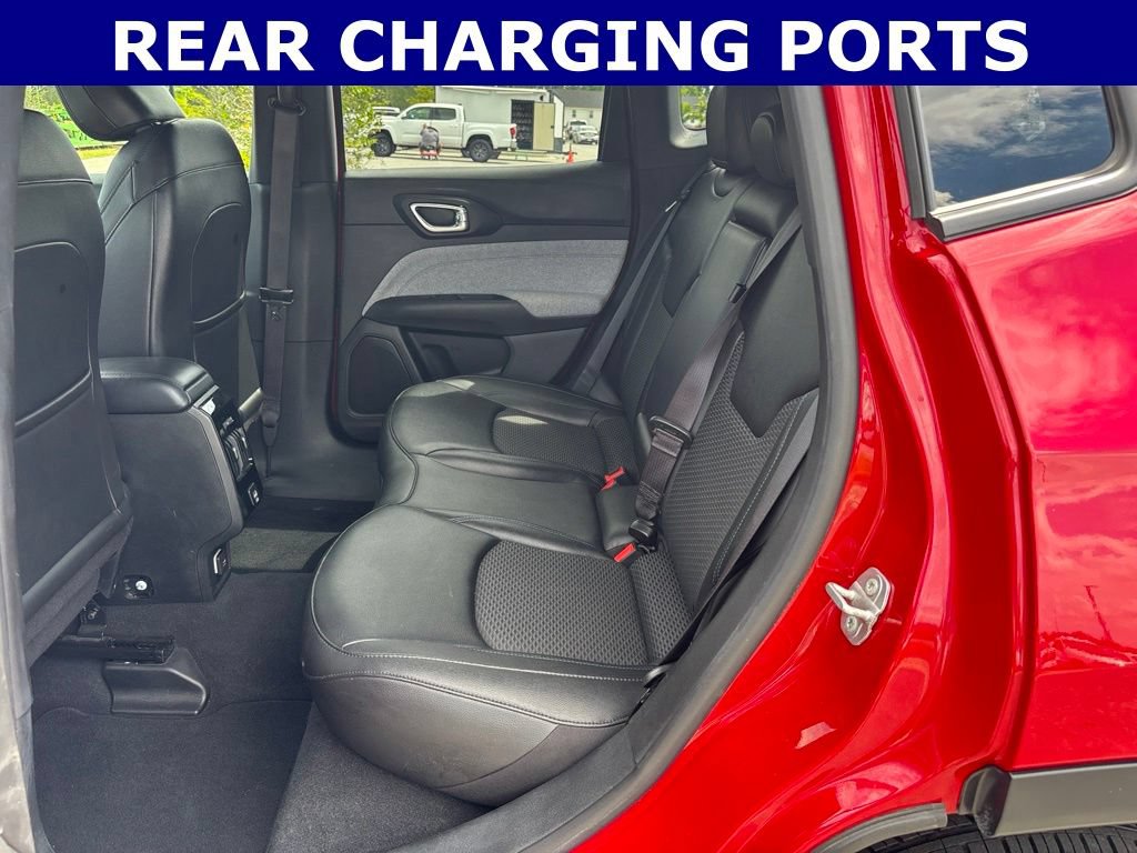 Used 2024 Jeep Compass Latitude AWD/4WD image 14