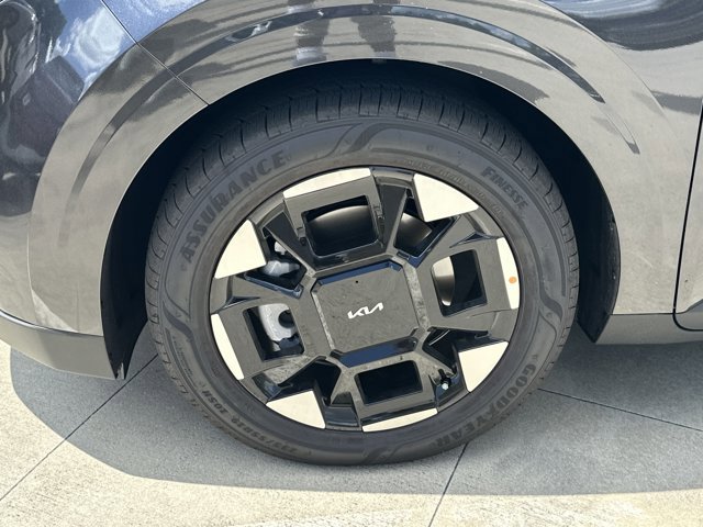 New 2026 Kia Carnival EX image 13