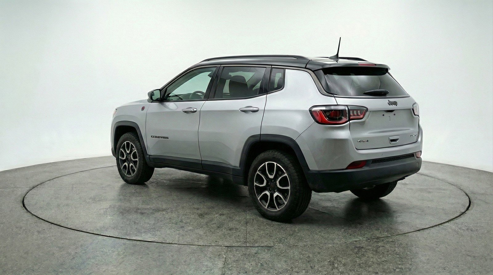 Used 2025 Jeep Compass Trailhawk AWD/4WD image 6