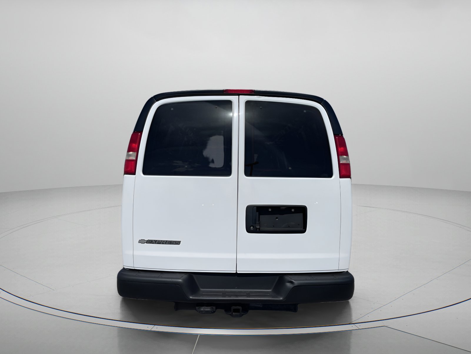 Used 2017 Chevrolet Express 3500 Extended image 4