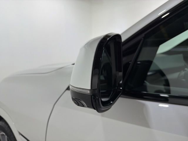 Certified 2024 BMW X6 xDrive40i w/ Executive Package image 9